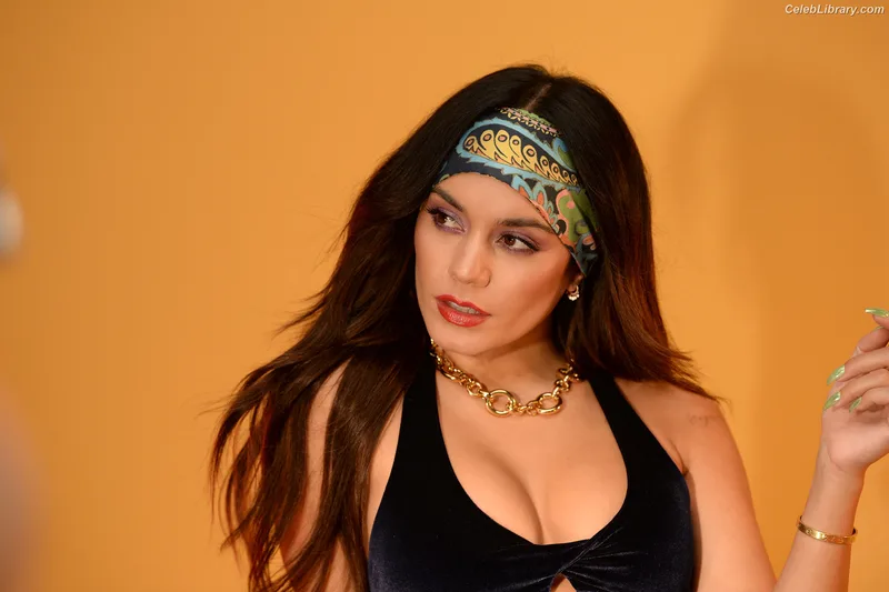 Vanessa Hudgens photo 2 of 1607