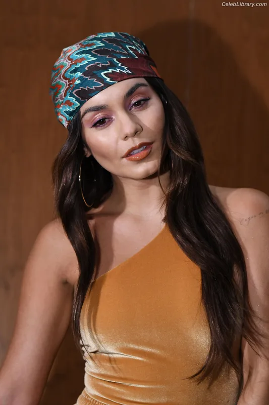 Vanessa Hudgens photo 6 of 1607