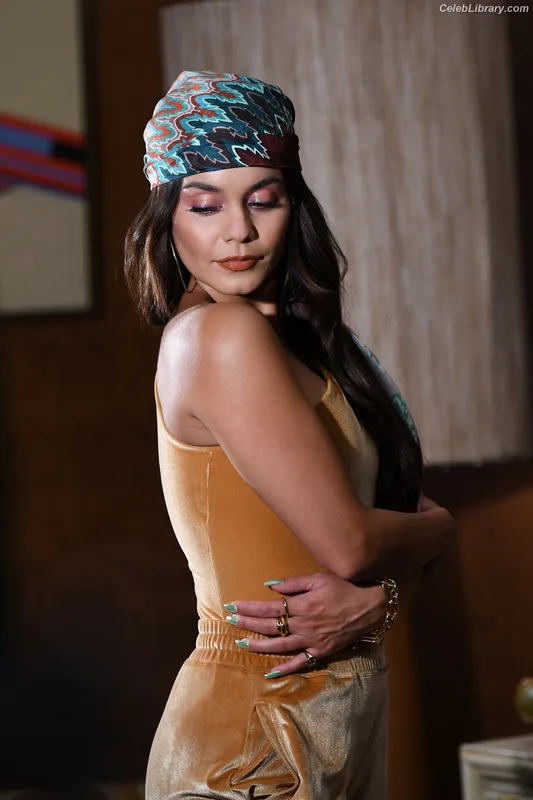 Vanessa Hudgens photo 7 of 1607