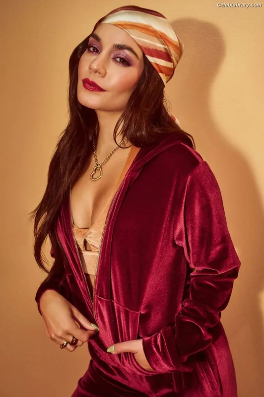 Vanessa Hudgens photo 1 of 1607