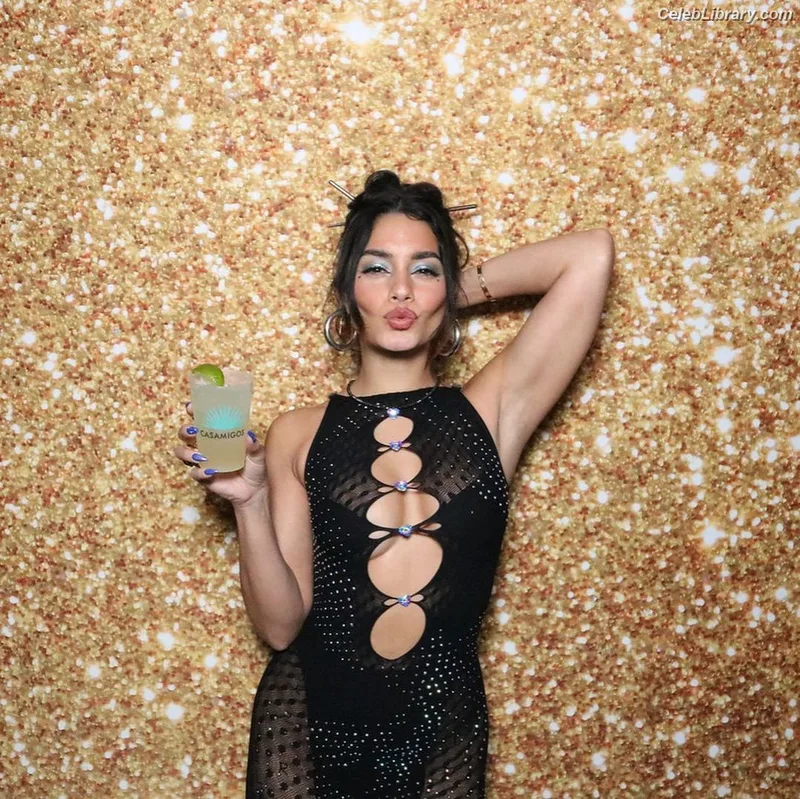 Vanessa Hudgens photo 24 of 1607