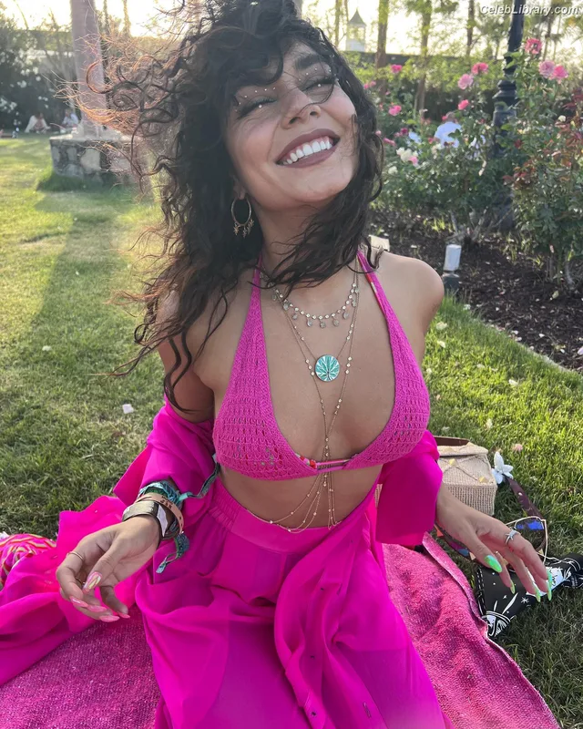 Vanessa Hudgens photo 6 of 1607