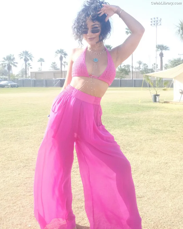 Vanessa Hudgens photo 7 of 1607