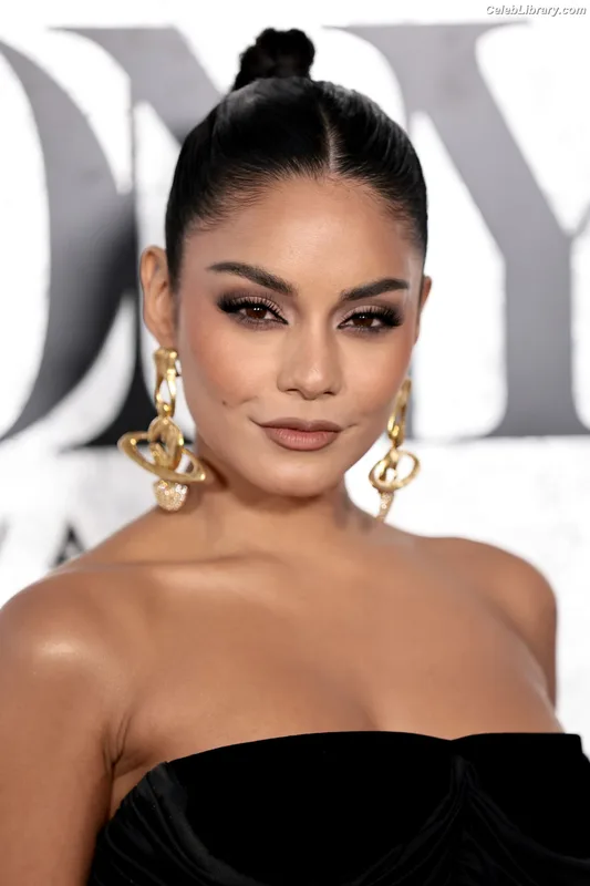 Vanessa Hudgens photo 9 of 1607