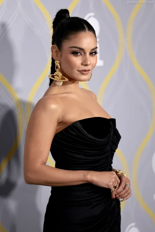 Vanessa Hudgens photo 11 of 1607