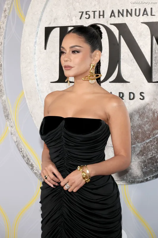 Vanessa Hudgens photo 13 of 1607