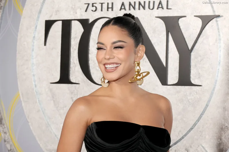 Vanessa Hudgens photo 14 of 1607