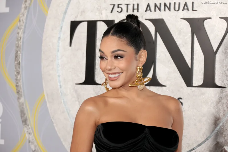 Vanessa Hudgens photo 15 of 1607