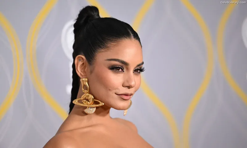 Vanessa Hudgens photo 16 of 1607