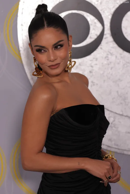 Vanessa Hudgens photo 17 of 1607
