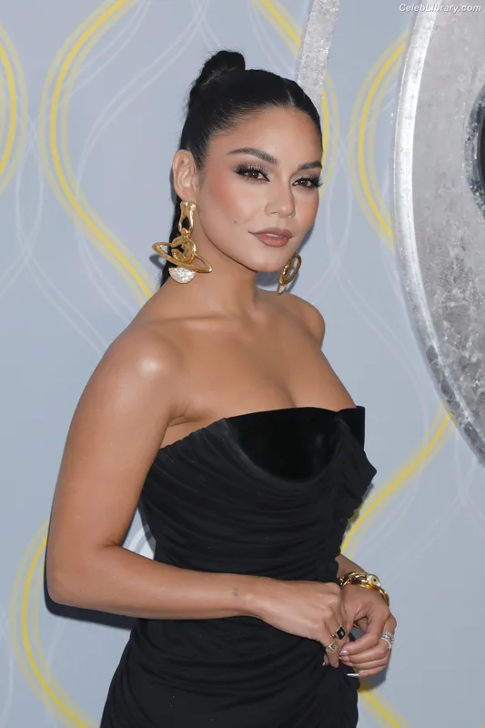 Vanessa Hudgens photo 21 of 1607