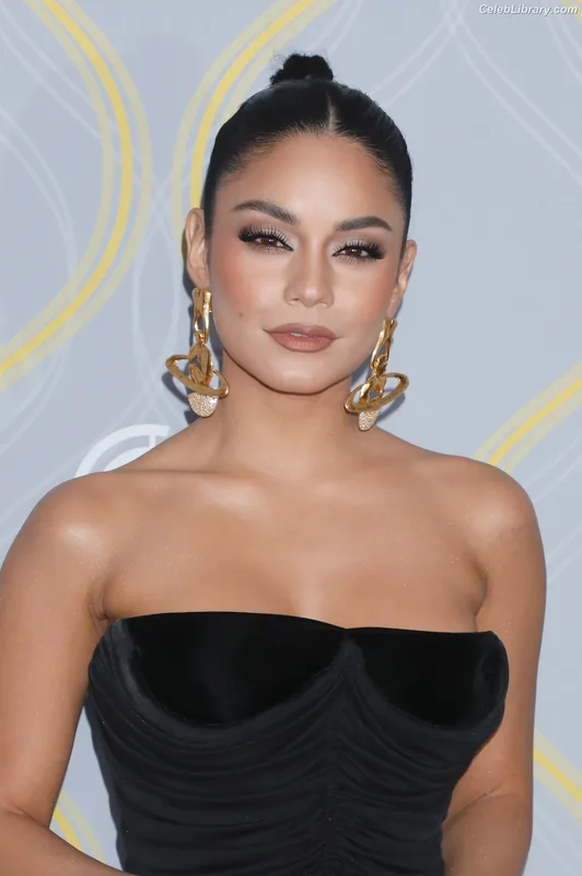 Vanessa Hudgens photo 22 of 1607