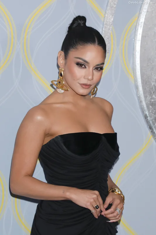 Vanessa Hudgens photo 23 of 1607