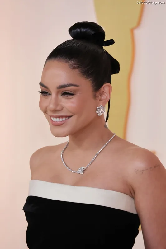 Vanessa Hudgens photo 17 of 1607