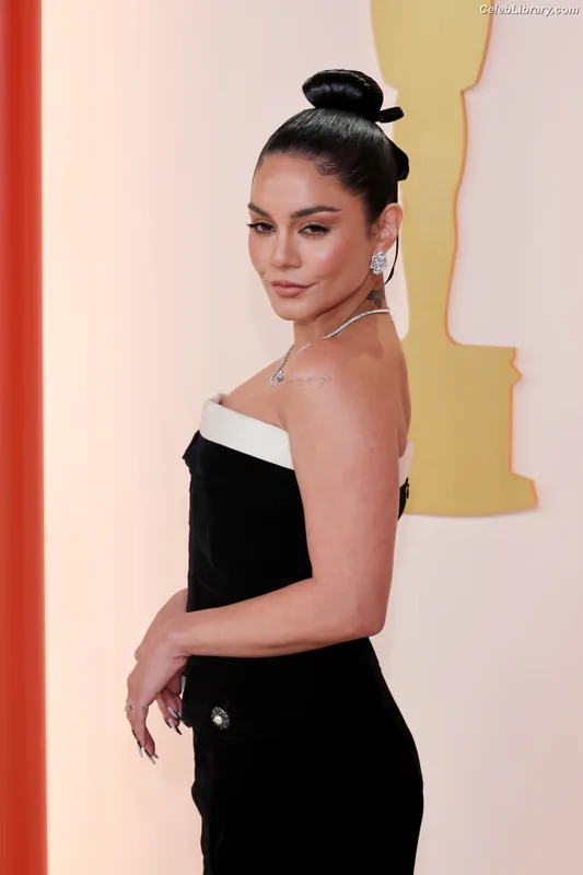 Vanessa Hudgens photo 1 of 1607