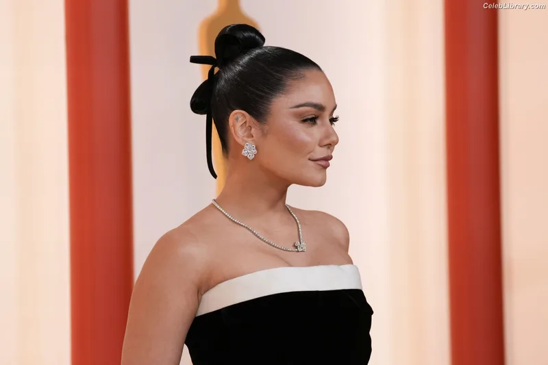 Vanessa Hudgens photo 11 of 1607