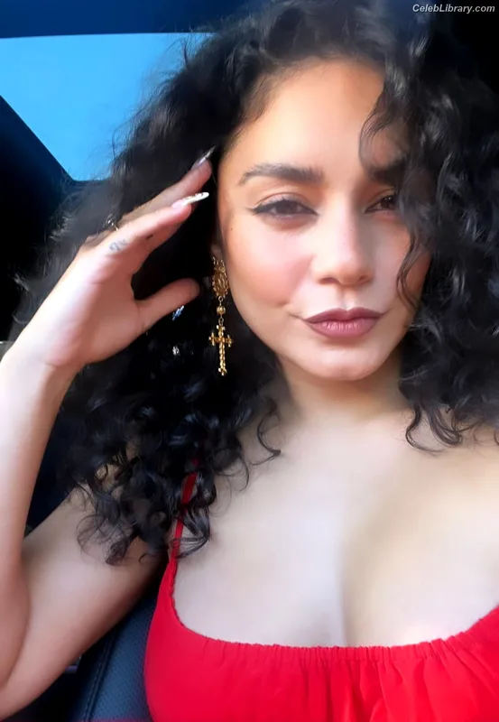 Vanessa Hudgens photo 3 of 1607