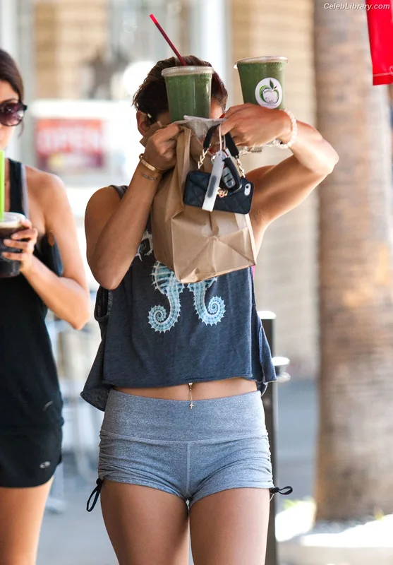 Vanessa Hudgens photo 7 of 1607