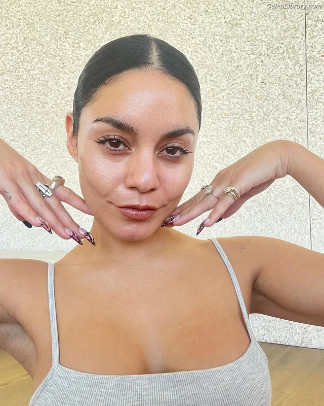 Vanessa Hudgens photo 14 of 1607
