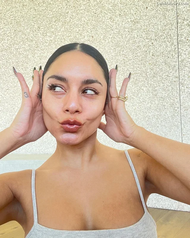 Vanessa Hudgens photo 15 of 1607
