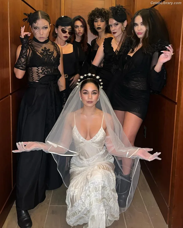 Vanessa Hudgens photo 1 of 1607