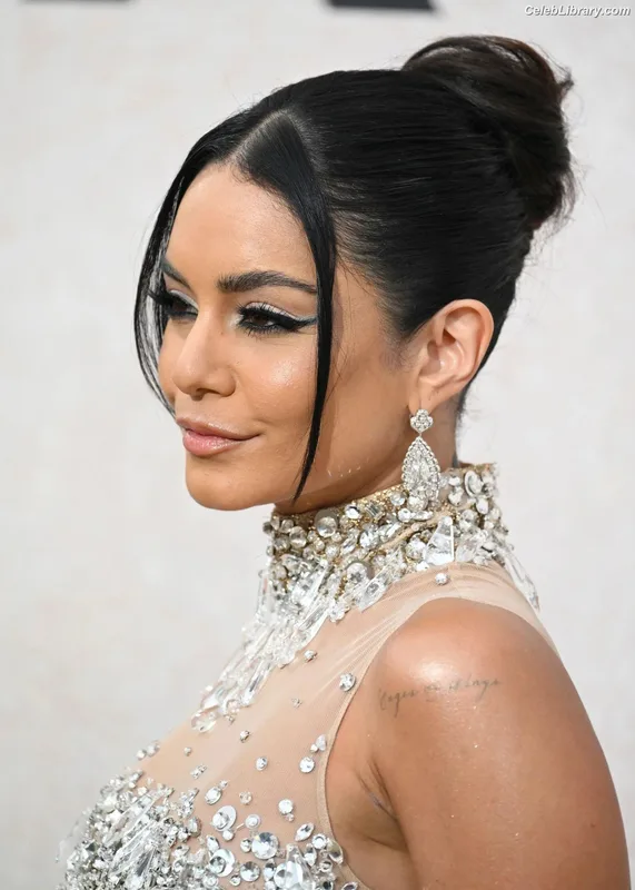 Vanessa Hudgens photo 14 of 1607