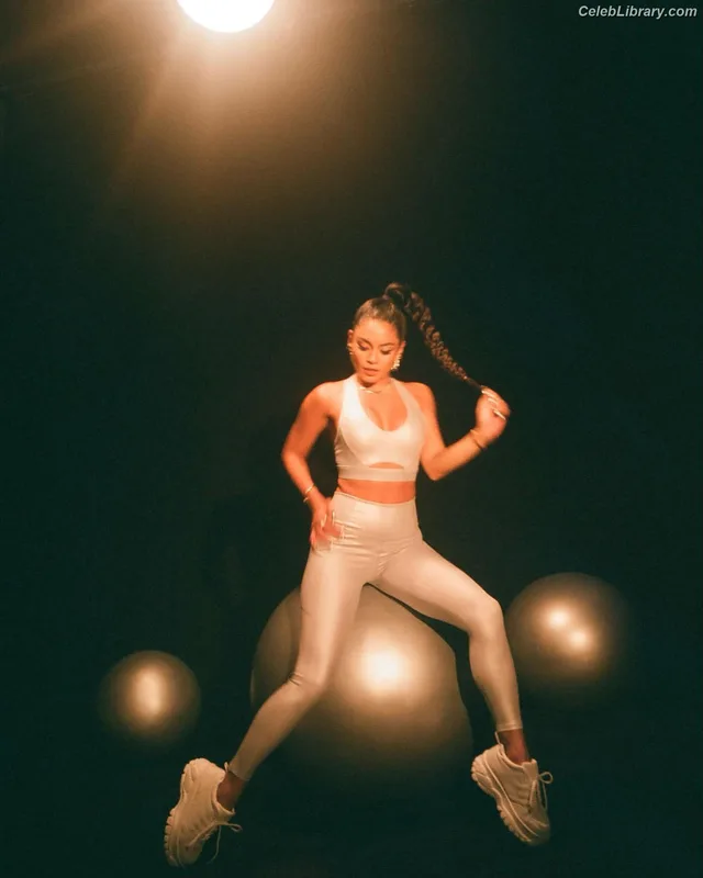 Vanessa Hudgens photo 6 of 1607