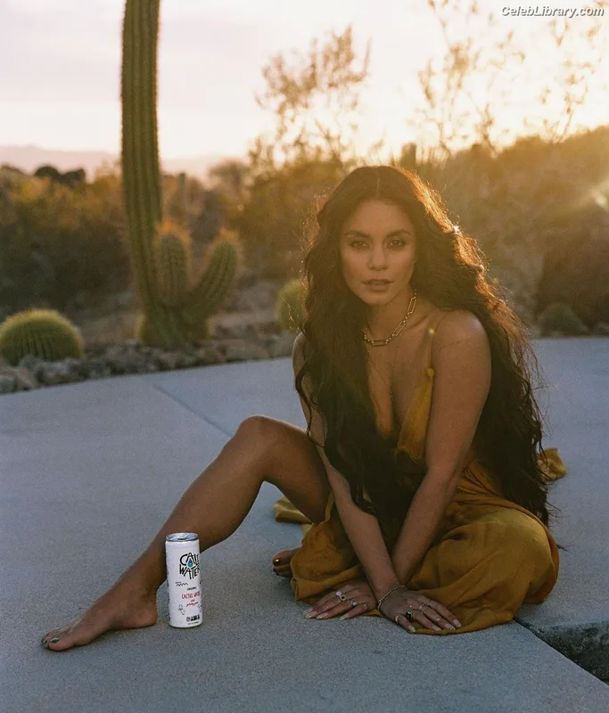 Vanessa Hudgens photo 8 of 1607