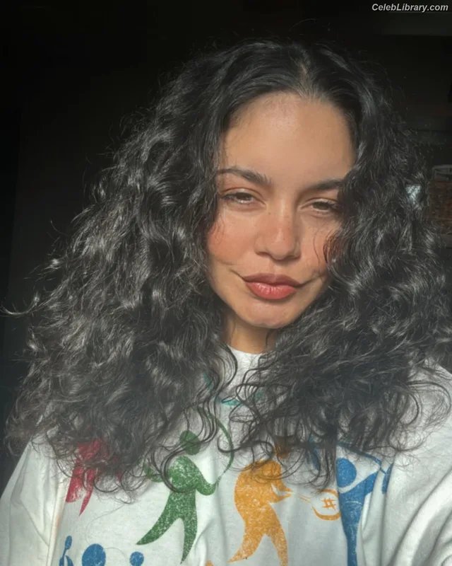 Vanessa Hudgens photo 9 of 1607