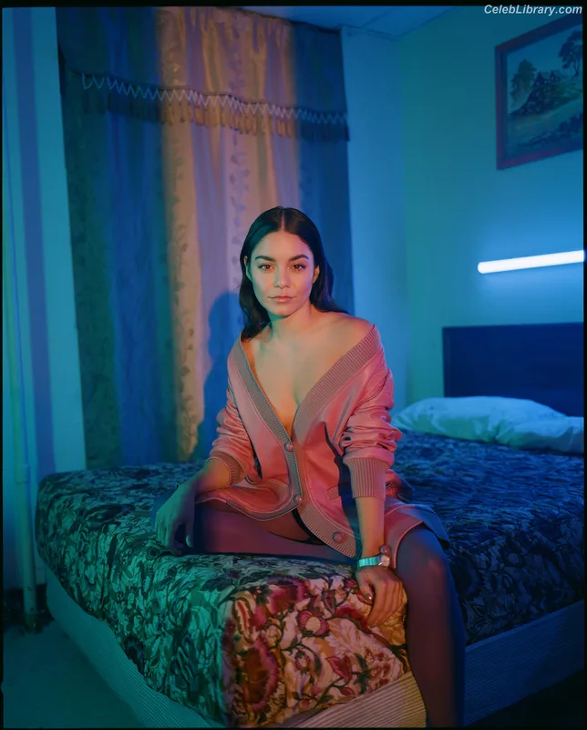 Vanessa Hudgens photo 1 of 1607