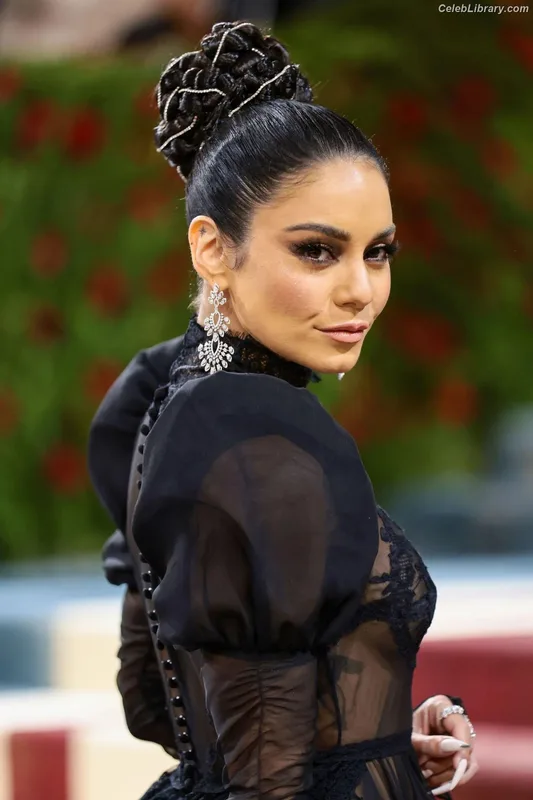 Vanessa Hudgens photo 3 of 1607
