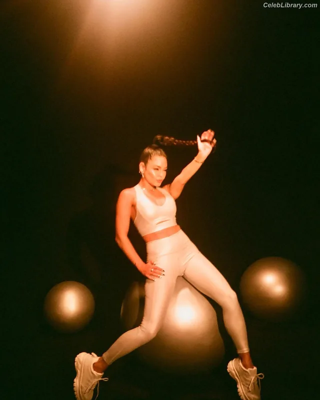 Vanessa Hudgens photo 11 of 1607