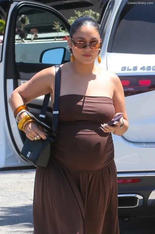 Vanessa Hudgens photo 18 of 1607
