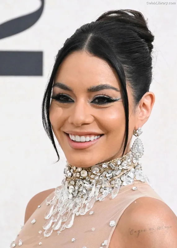 Vanessa Hudgens photo 8 of 1607