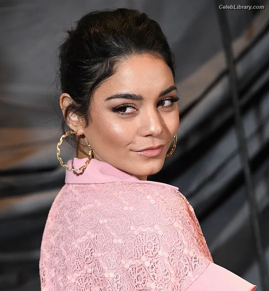 Vanessa Hudgens photo 7 of 1607