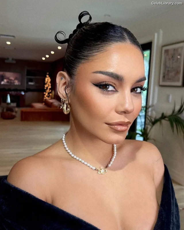 Vanessa Hudgens photo 7 of 1607