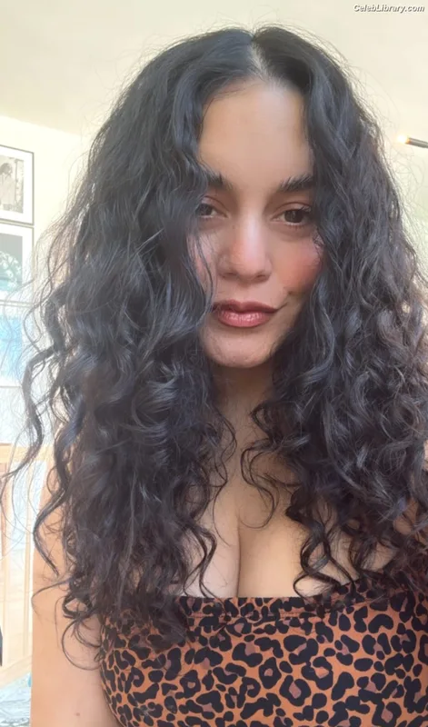 Vanessa Hudgens photo 8 of 1607