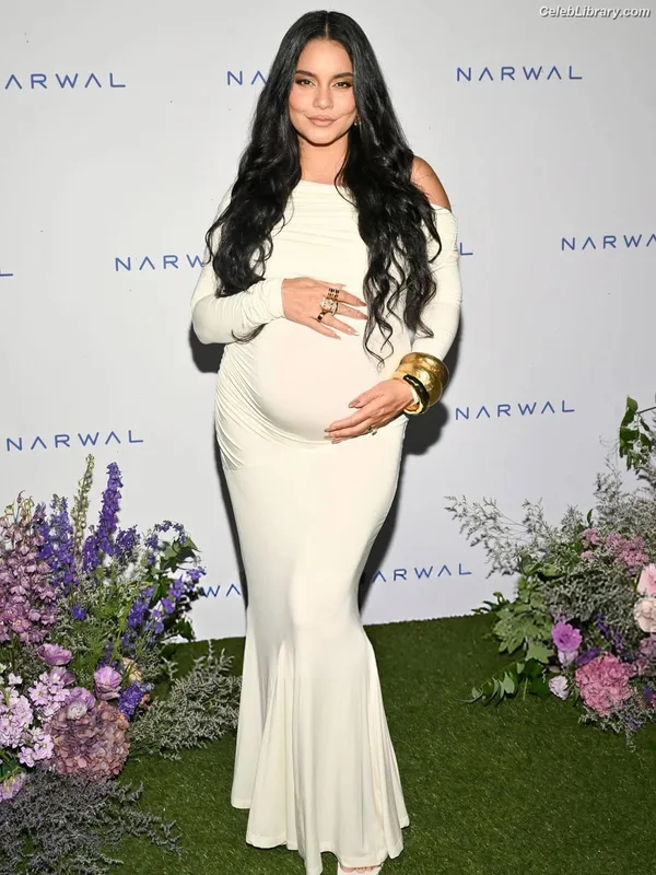 Vanessa Hudgens photo 19 of 1607