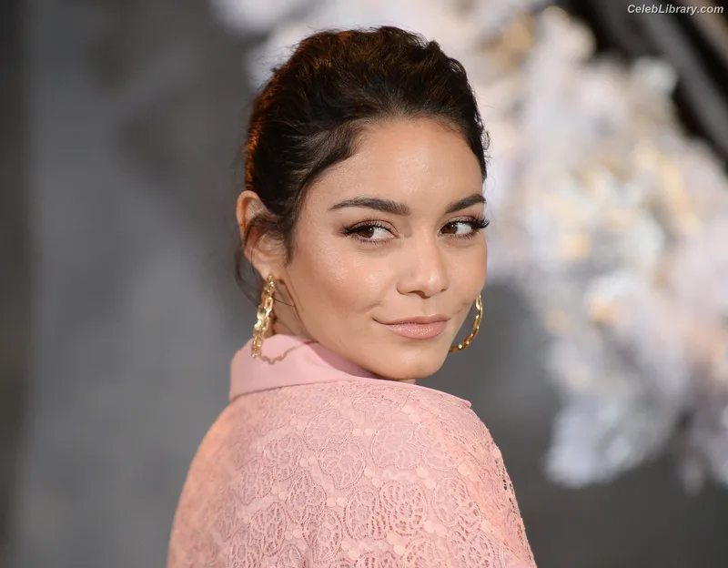 Vanessa Hudgens photo 22 of 1607
