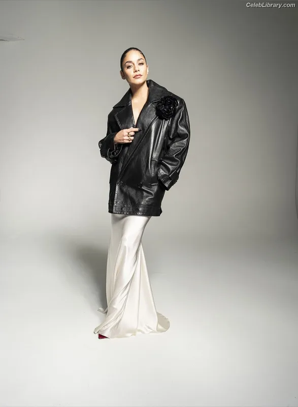 Vanessa Hudgens photo 7 of 1607