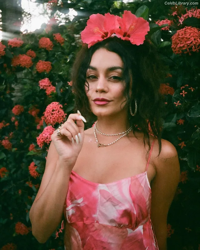 Vanessa Hudgens photo 9 of 1607