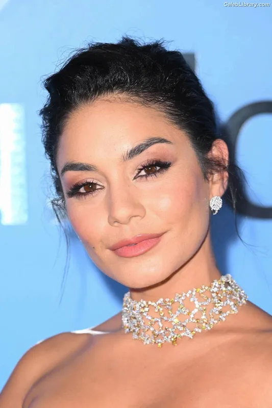 Vanessa Hudgens photo 10 of 1607