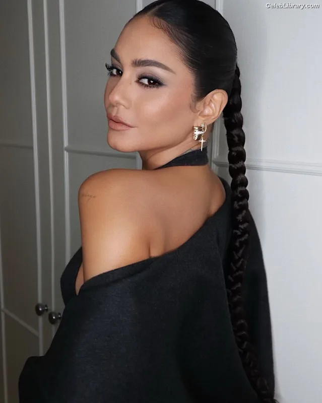 Vanessa Hudgens photo 17 of 1607