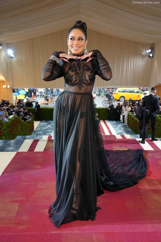 Vanessa Hudgens photo 3 of 1607