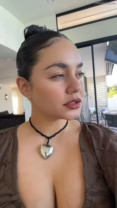 Vanessa Hudgens photo 8 of 1607