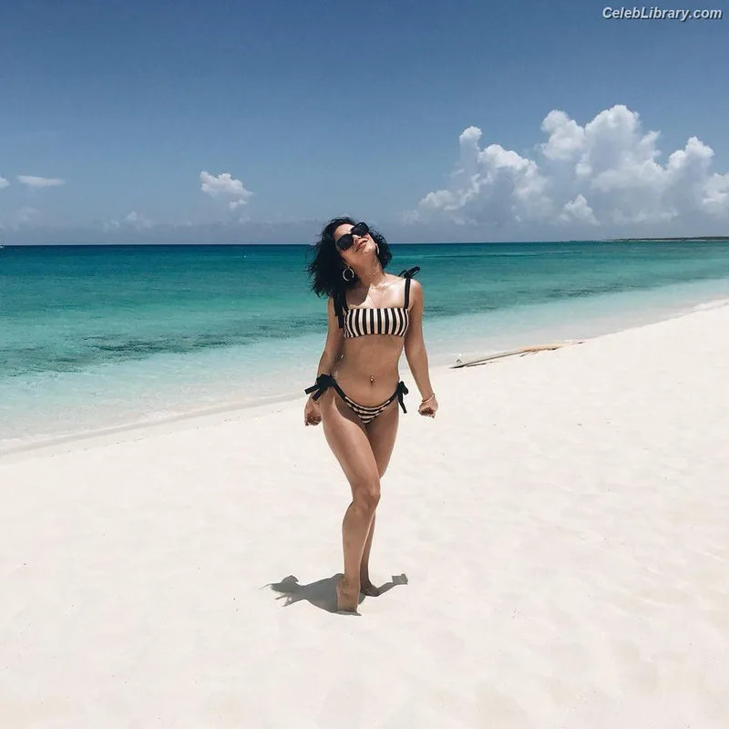 Vanessa Hudgens photo 18 of 1607