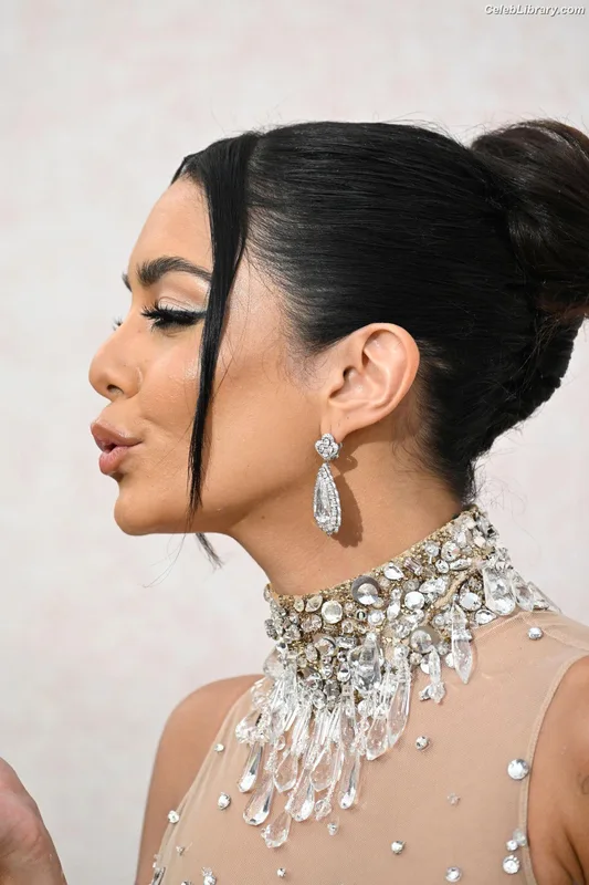 Vanessa Hudgens photo 22 of 1607