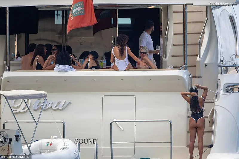 Vanessa Hudgens photo 23 of 1607