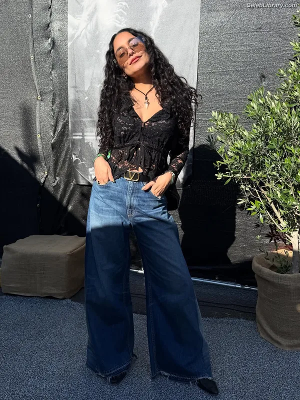 Vanessa Hudgens photo 2 of 1607