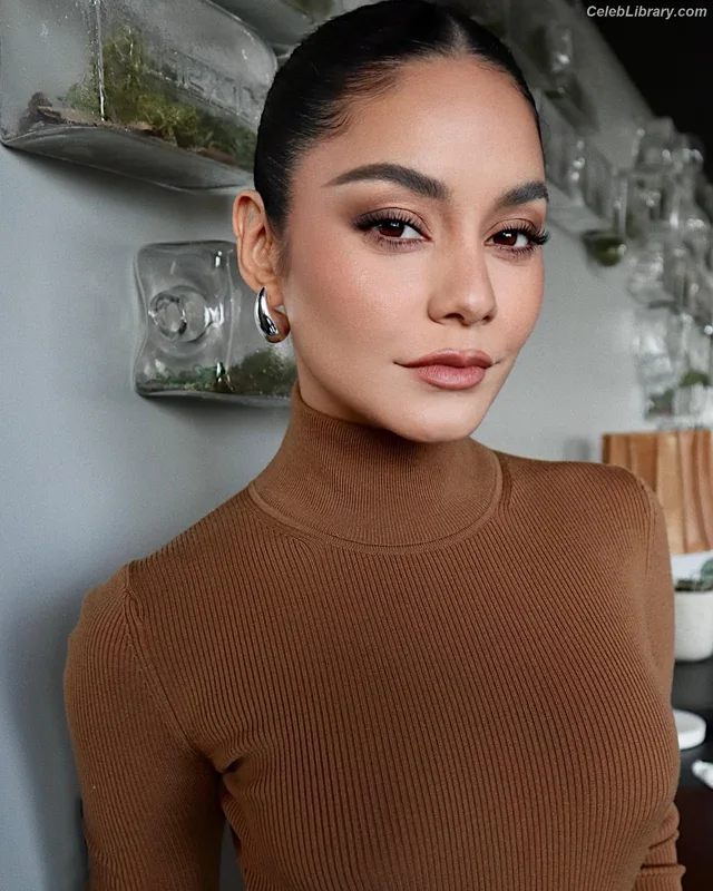 Vanessa Hudgens photo 7 of 1607